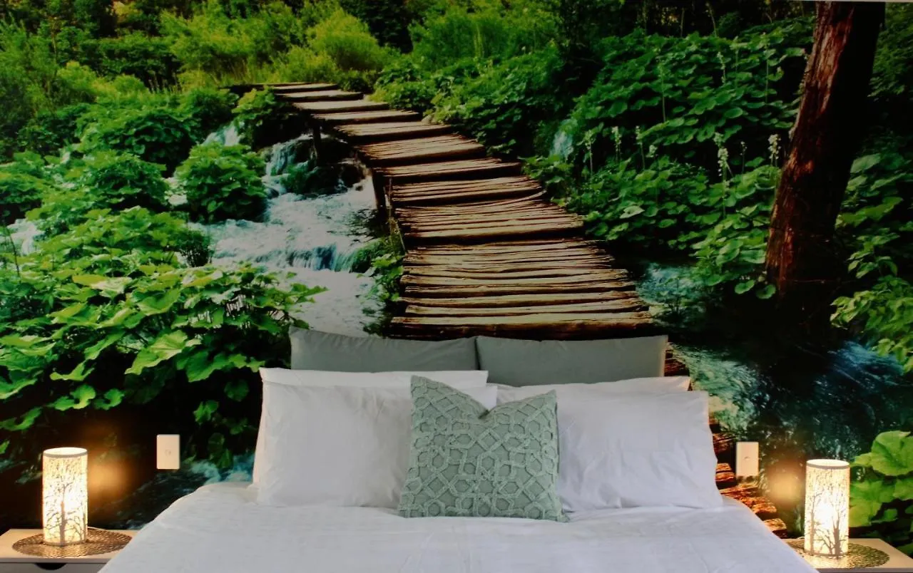 kontakty Hideaway Falls - Evergreen Cottage
